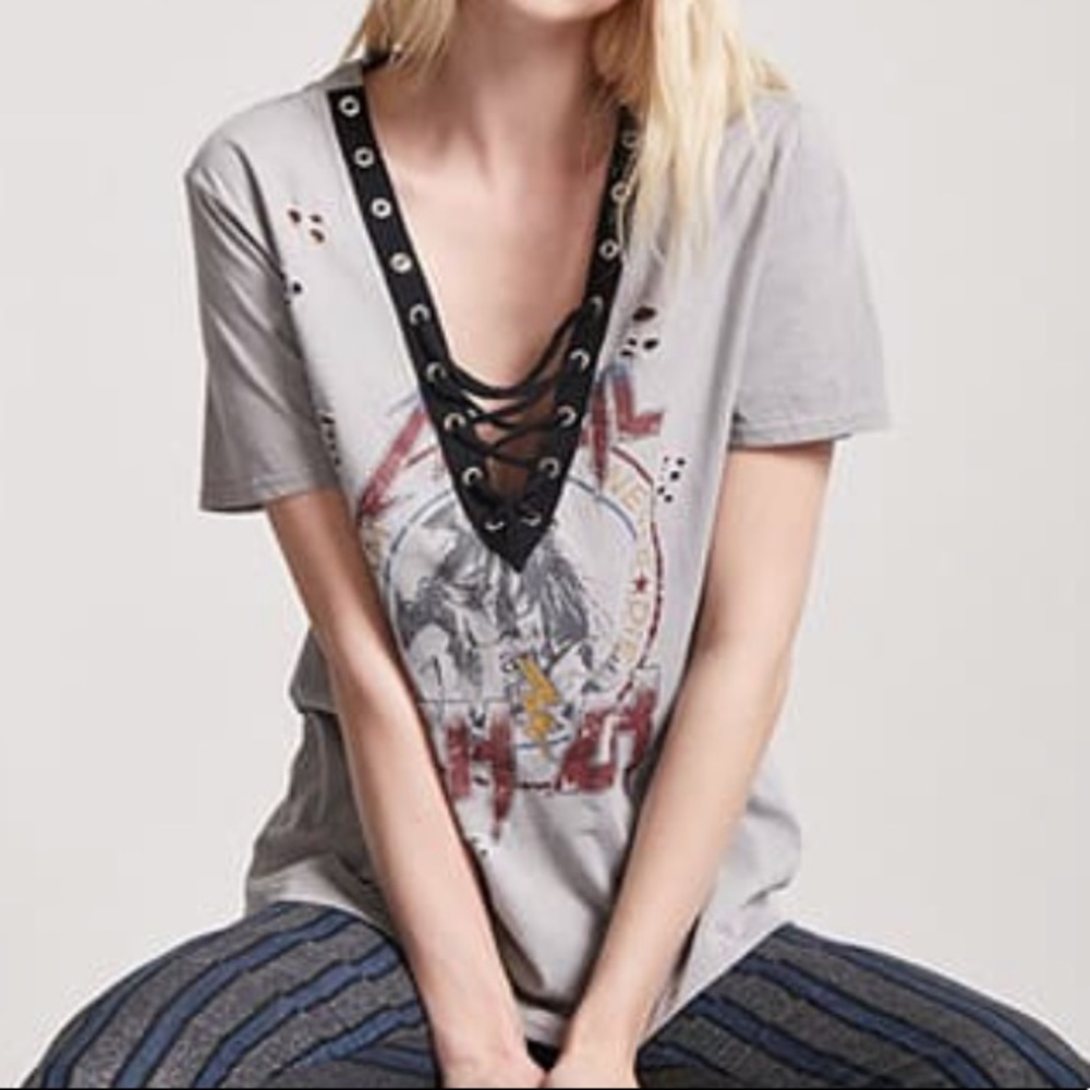 •forever 21• distressed tshirt